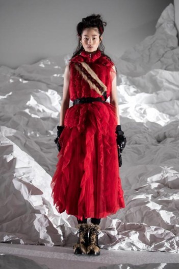 مجموعة Moncler Simone Rocha المبتكرة من علامة Moncler