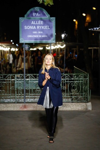 باريس تكرّم المصمّمة الراحلة سونيا ريكيل بافتتاح شارع يحمل اسمها