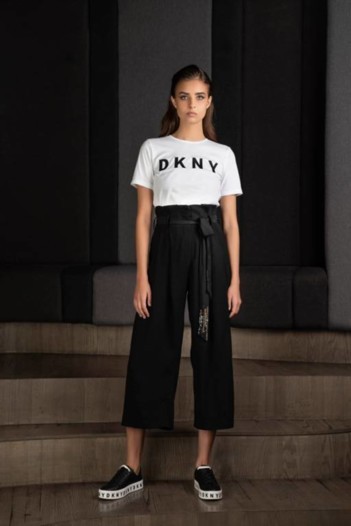التناقضات عنوان مجموعة DKNY الحصري