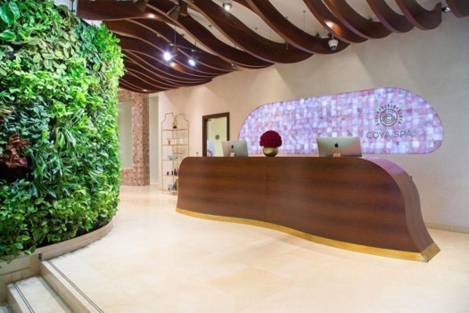 منتجات ليندا ميريديث الآن في Coya Spa
