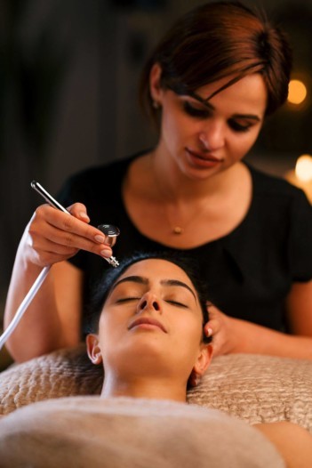 منتجات ليندا ميريديث الآن في Coya Spa