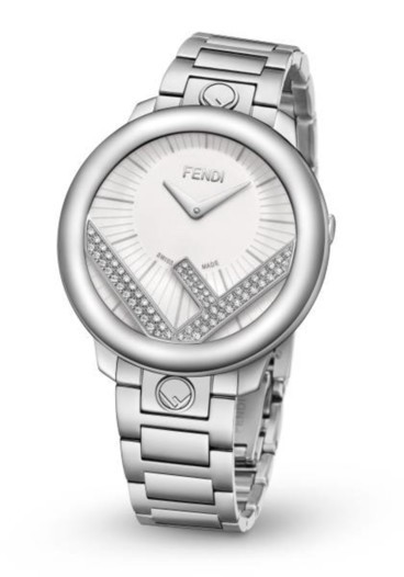تصميم متقن مع ساعة Fendi