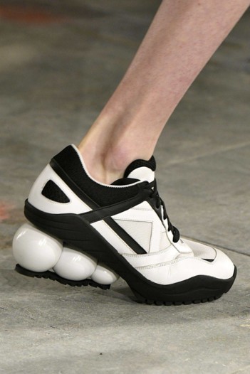 سوف تعشقين هذه الأحذية من المنصات اللندنية