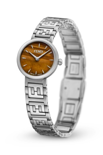ساعة يد ثمينة تزين المعصم من Fendi