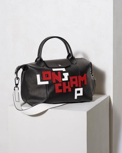 Longchamp وطباعة عصرية للغاية لحروف الاسم