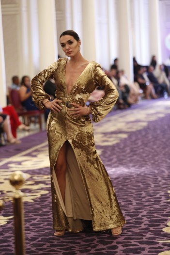 The Royal Gala أزياء فاخرة في فندق قصر فيرساتشي دبي