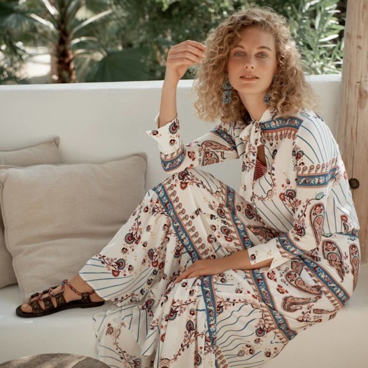 الأزياء الملائمة لعطلات الصيف من THE OUTNET