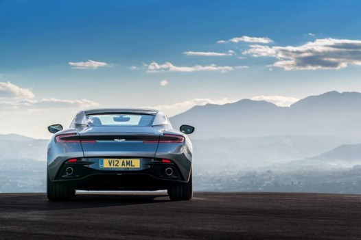 Aston Martin واختيارات سامية: DB11 تُقدم الآن مع محرك فئة V8