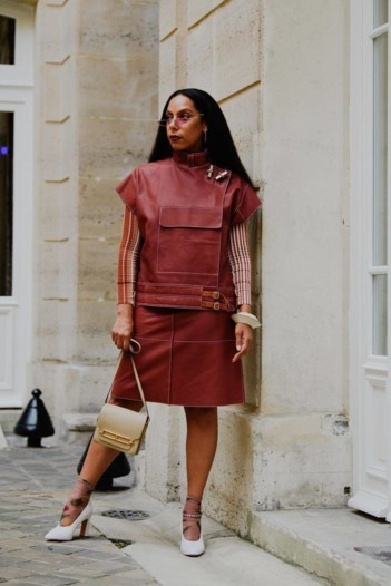 أبرز صيحات أزياء الشارع الباريسي