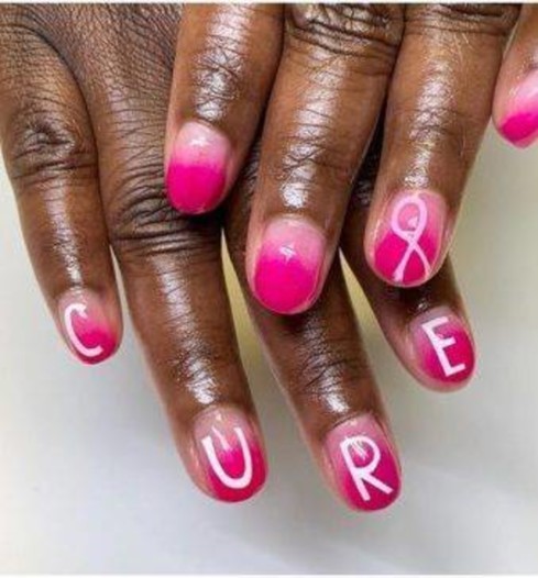حاربي سرطان الثدي بالأظافر الوردية