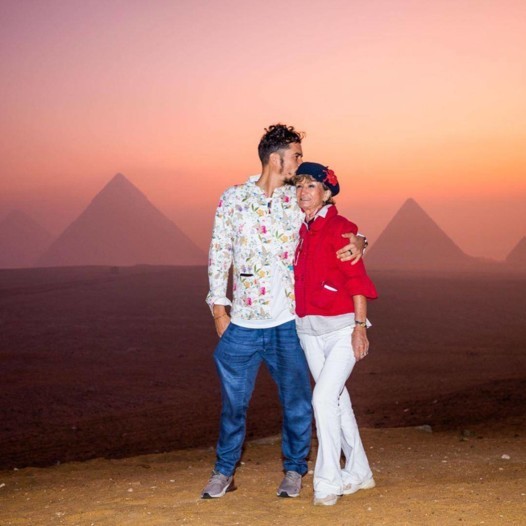 بالصور:كاتي بيري وأولاندور بلوم في زيارة الى الأهرامات
