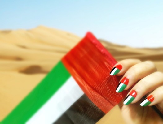 أجمل طلاءات الأظافر بألوان العلم الإماراتي