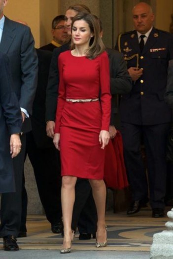 الفستان الأحمر للعيد على طريقة الملكة ليتيزيا
