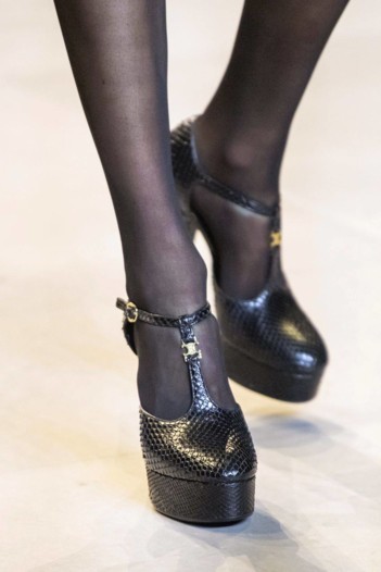 أبرز صيحات الأحذية من المنصات الباريسية