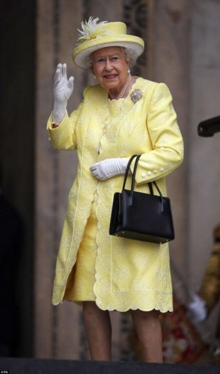 الأصفر أناقة مثالية تختارها ملكات العالم