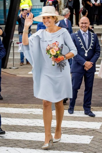 ملكة هولندا... أناقة أرستقراطية فاخرة بامتياز
