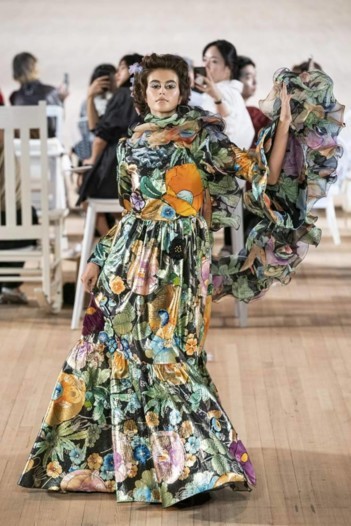 الفساتين الفضفاضة من أبرز صيحات صيف 2020