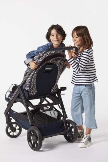 عربة أطفال مميزة من Baby Dior