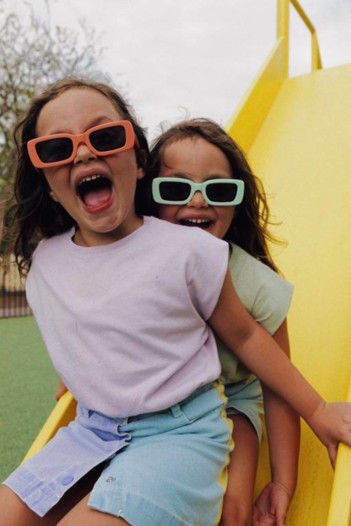 Karen Wazen ومجموعة نظارات شمسية خاصة بالأطفال