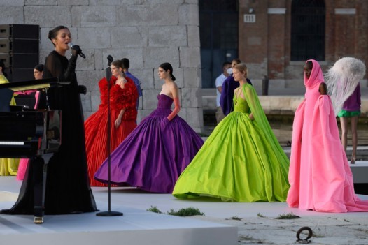 مجموعة فالنتينو للأزياء الراقية خريف وشتاء 2021
