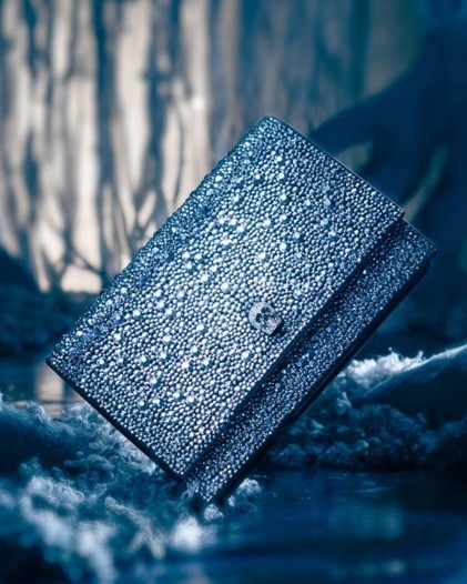 Alexander McQueen تطلق تشكيلتها الخاصة