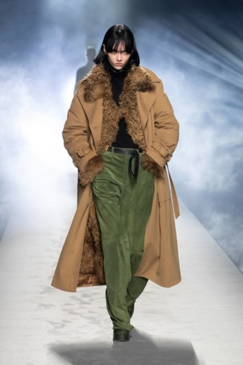 المعطف الجملي: موديلات مبدعة لشتاء 2022
