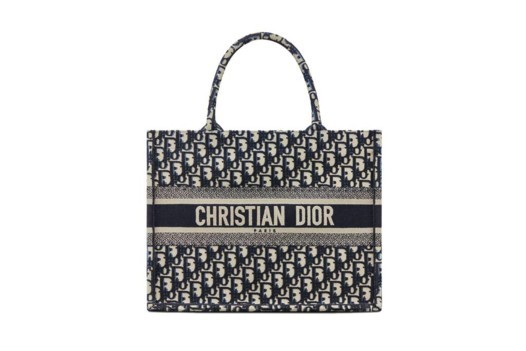 الآن مقاسات جديدة لحقيبة Dior Book Tote