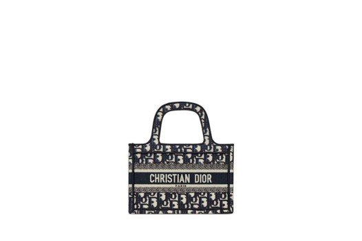 الآن مقاسات جديدة لحقيبة Dior Book Tote