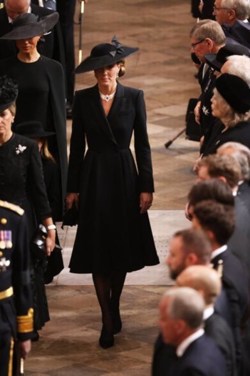 أناقة كلاسيكية في جنازة الملكة إليزابيث