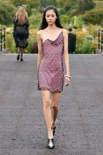 مجموعة Givenchy تجسّد شخصية المرأة المعاصرة