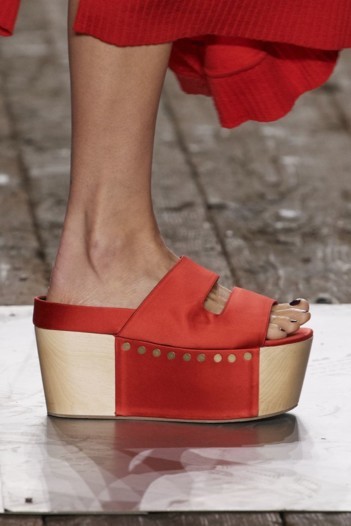 أبرز الأحذية التي رصدناها من أسبوع الموضة الباريسي