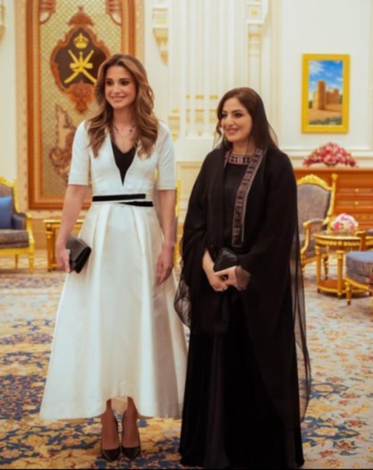 الملكة رانيا تتحفنا بأناقة قلّ نظيرها
