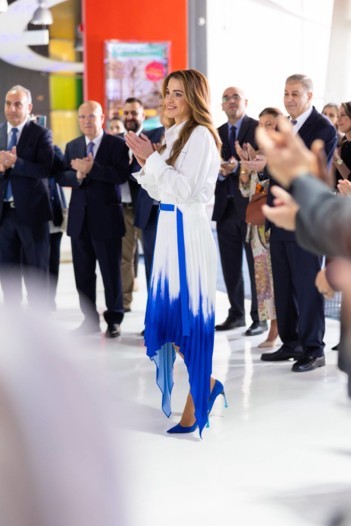الملكة رانيا تتحفنا بأناقة قلّ نظيرها