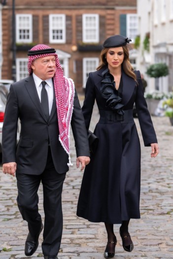 الملكة رانيا تتحفنا بأناقة قلّ نظيرها