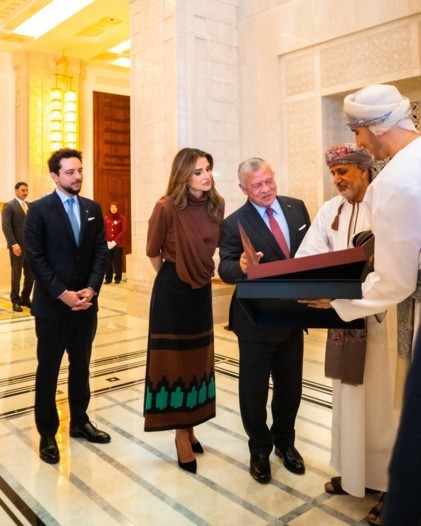 الملكة رانيا تتحفنا بأناقة قلّ نظيرها