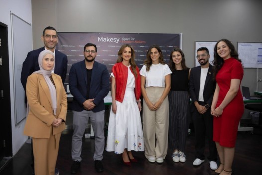 الملكة رانيا تتحفنا بأناقة قلّ نظيرها