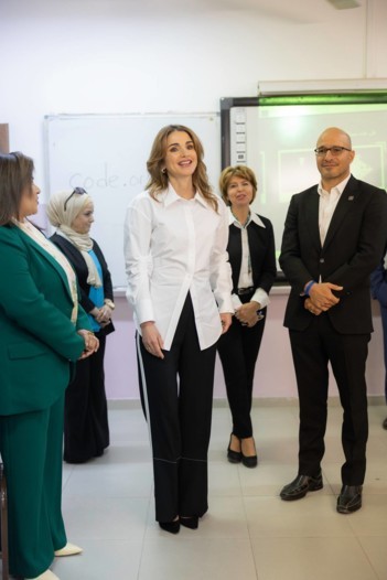 الملكة رانيا تتحفنا بأناقة قلّ نظيرها