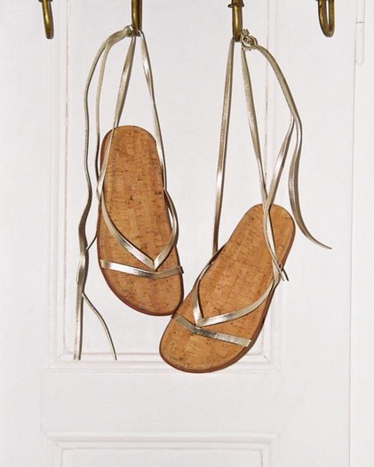 Ancient Greek Sandals تطلق مجموعة ربيع وصيف 2023