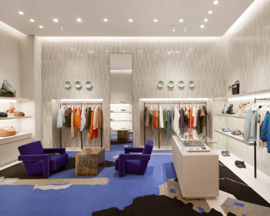 لويفي تفتتح متجرها الجديد Casa Loewe في دبي مول