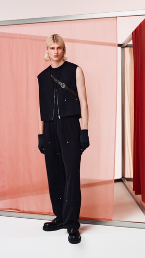 Givenchy ومجموعة تمهيدية من الملابس الجاهزة الرجالية لربيع 2024