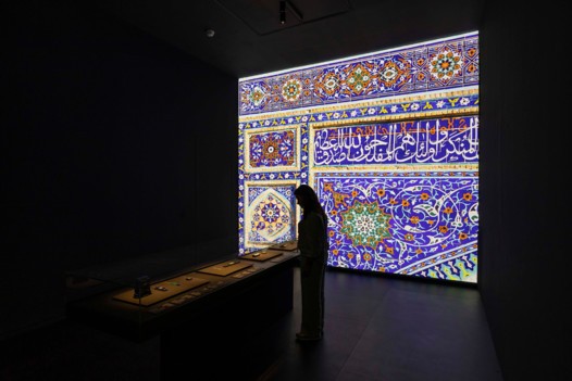 متحف اللوفر أبوظبي يفتتح معرض "كارتييه الفن الإسلامي وأصول الحداثة"