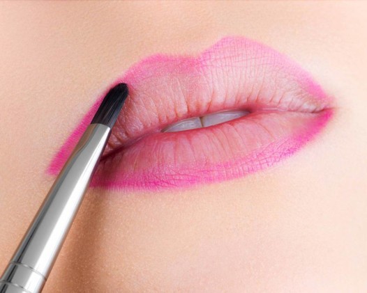 6 خطوات لتحديد الشفاه من Make up Forever