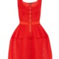 كيف ترتدين الفستان الأحمر هذا الربيع؟