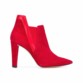 أي حذاء أحمر ترتدين في عيد الحب؟!