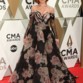 الأزياء البراقة تغزو حفل CMA Awards