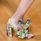 أجمل الأحذية المزينة بالأزهار للصيف