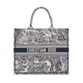 الآن مقاسات جديدة لحقيبة Dior Book Tote