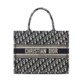 الآن مقاسات جديدة لحقيبة Dior Book Tote