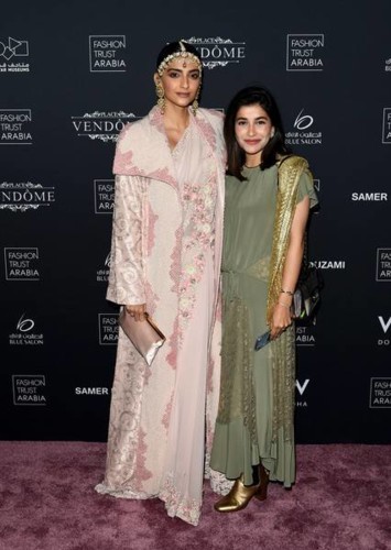 أناقة غير اعتيادية في حفل Fashion Trust Arabia