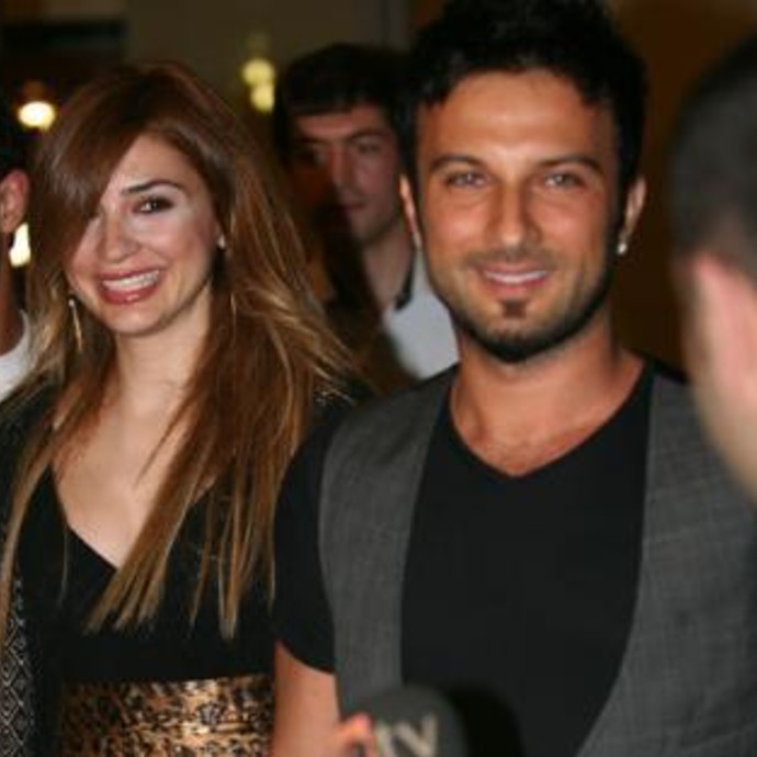 هل يتزوّج المغني التركي تاركان من بينار ديلاك؟